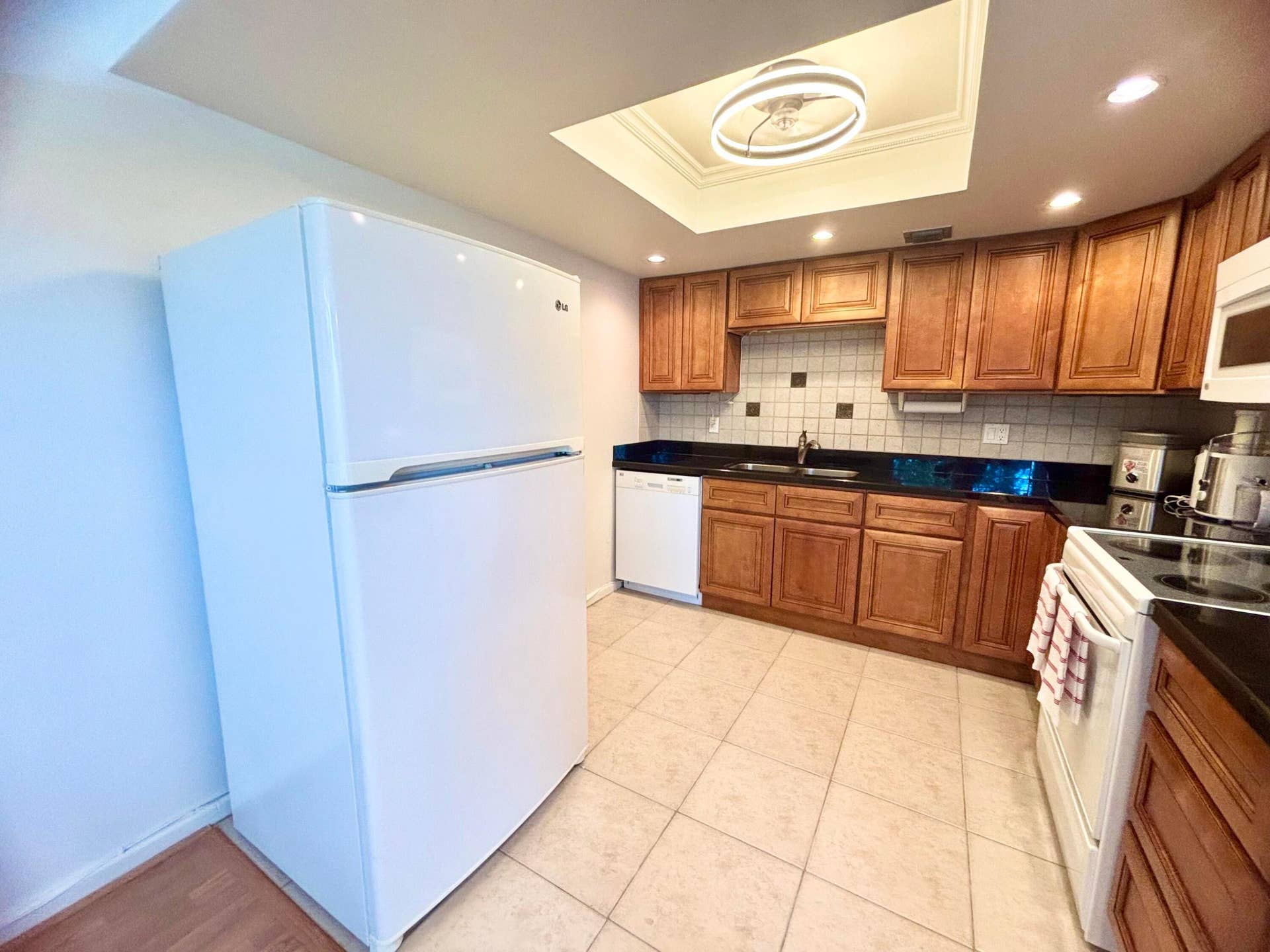 Recessed Lighting, Ceramic Tile, Tray Ceiling