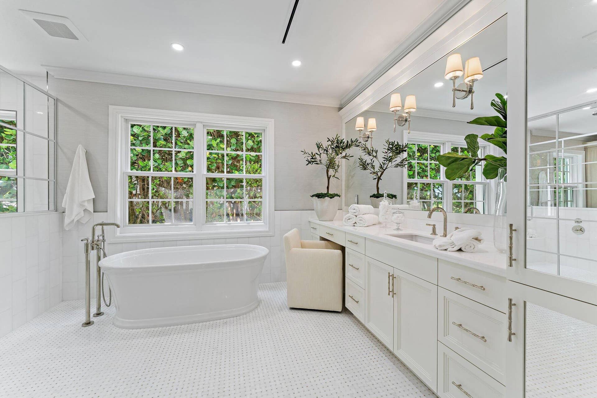 43 N Beach Road, Hobe Sound, FL 33455 Her Primary Bathroom