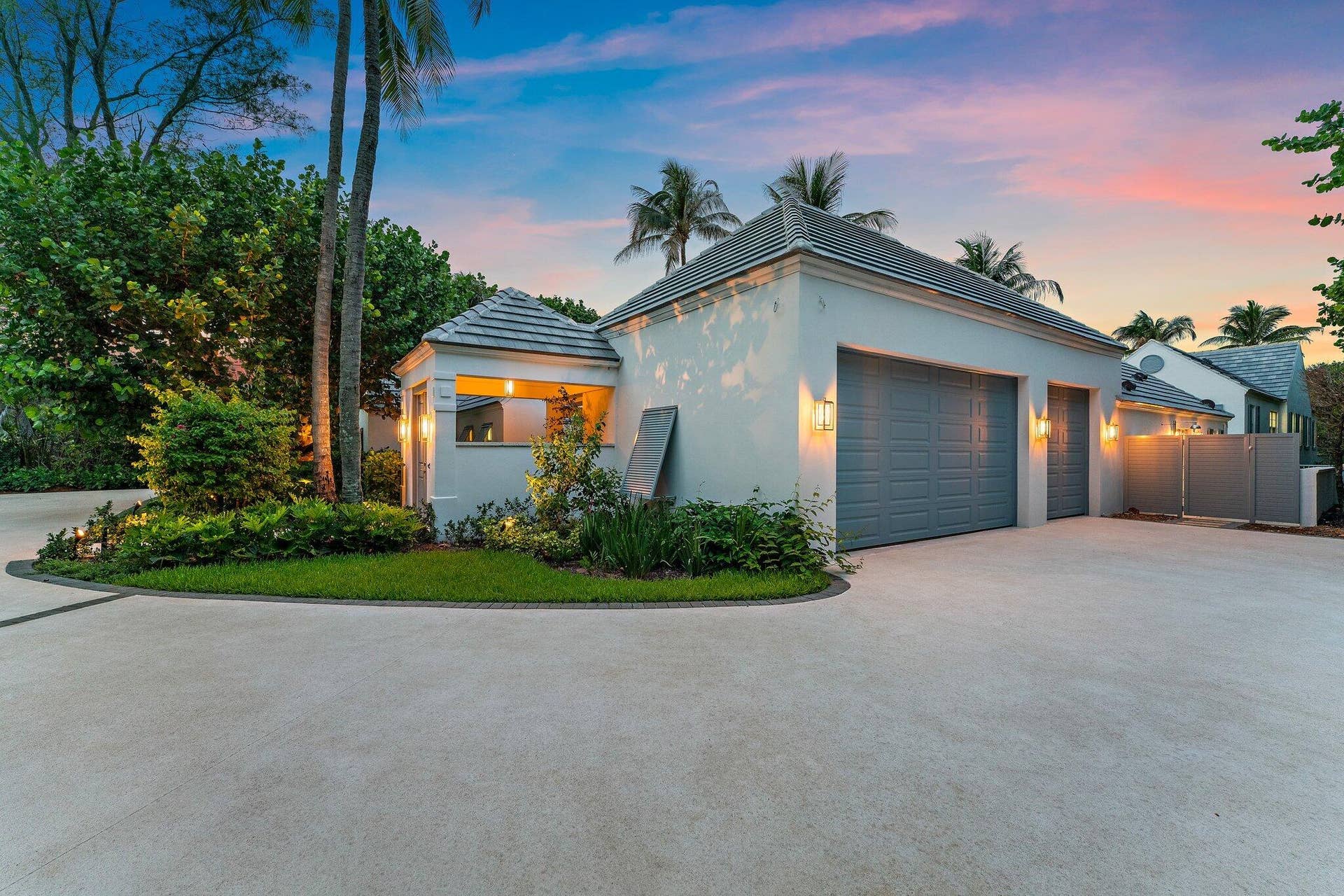 43 N Beach Road, Hobe Sound, FL 33455 Garages