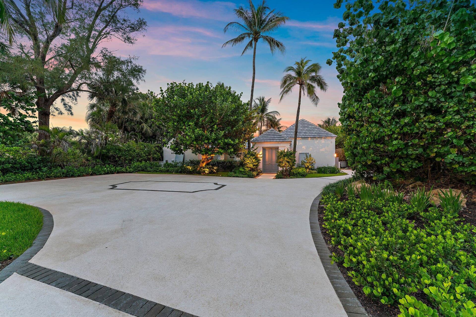 43 N Beach Road, Hobe Sound, FL 33455 Motor Court