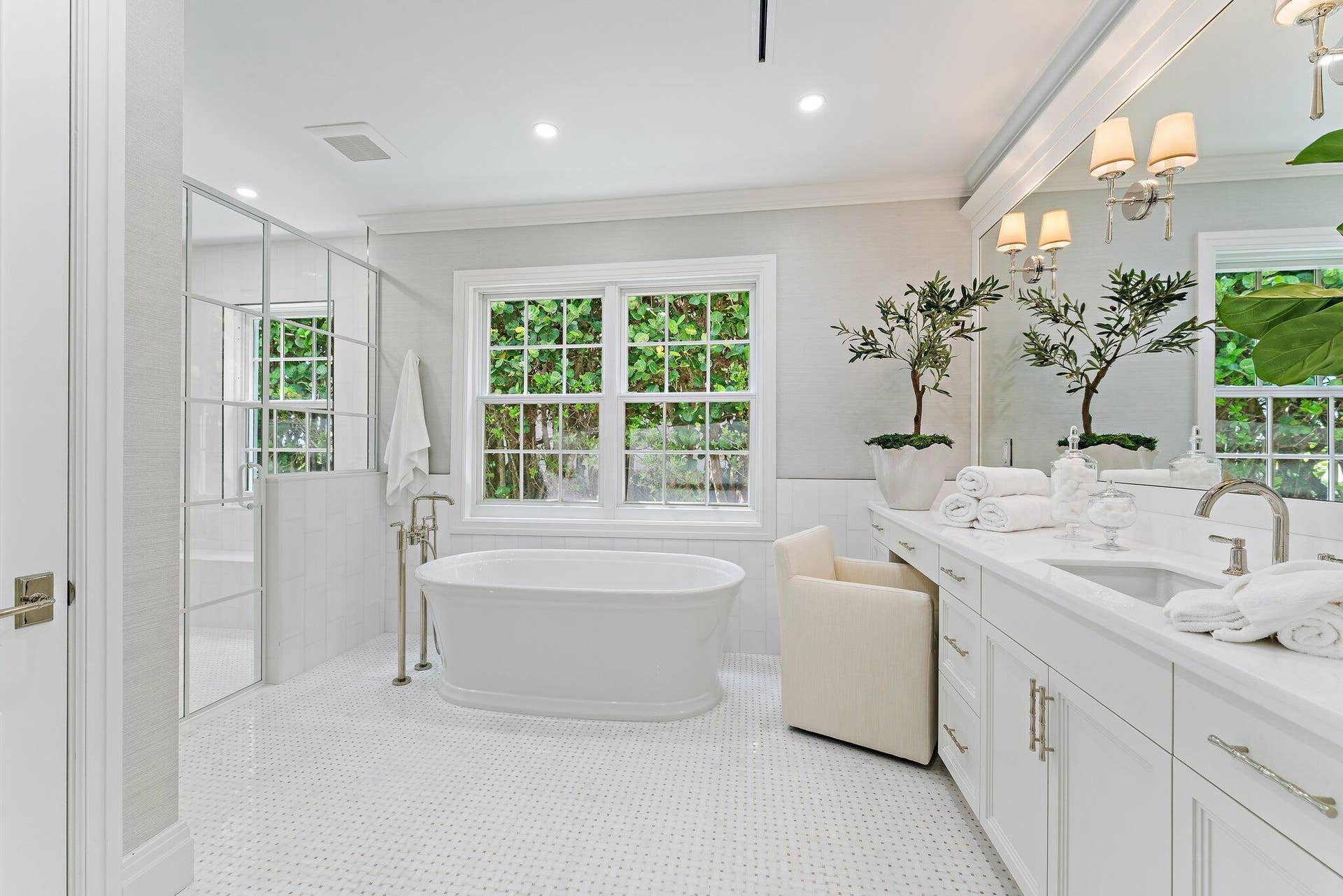 43 N Beach Road, Hobe Sound, FL 33455 Her Primary Bath