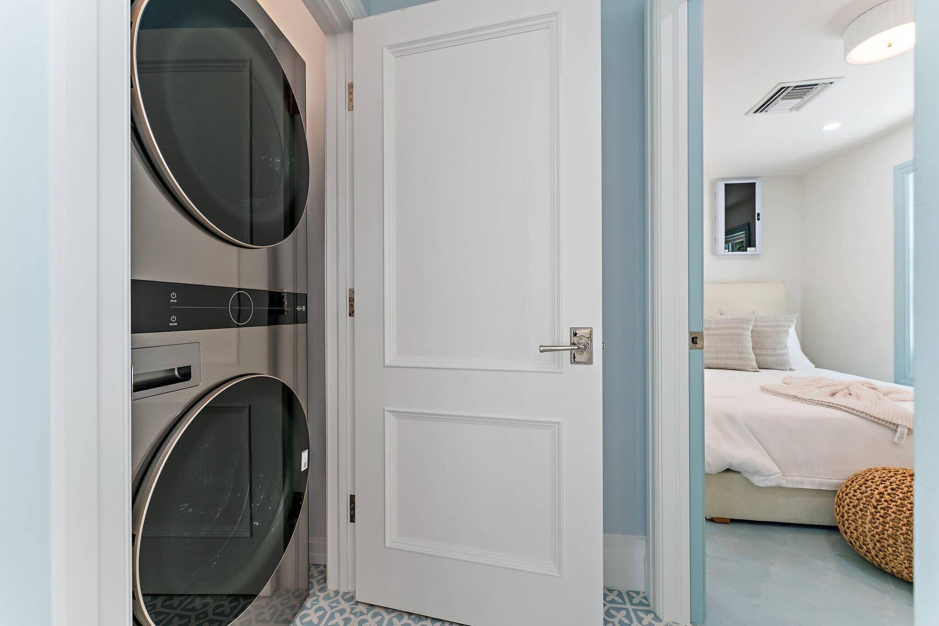 43 N Beach Road, Hobe Sound, FL 33455 Cabana Laundry
