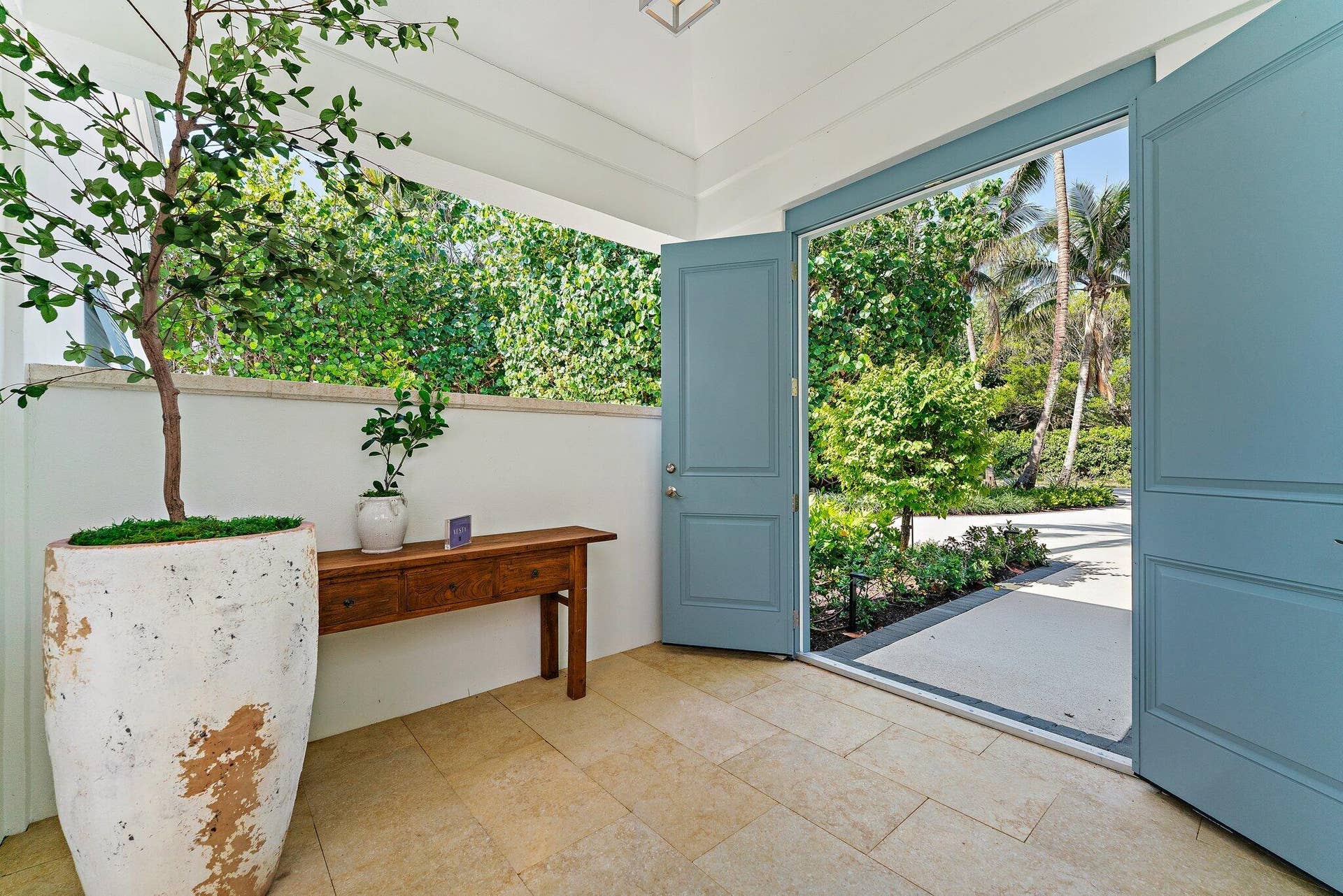 43 N Beach Road, Hobe Sound, FL 33455 Entry