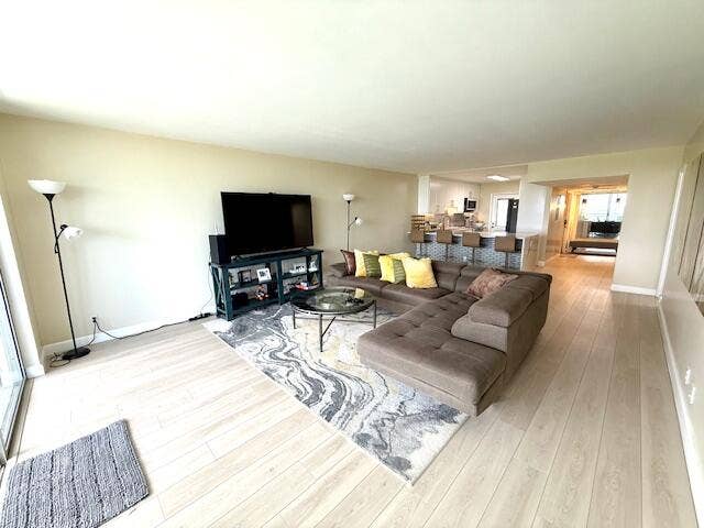 Palm Aire- Living room 11