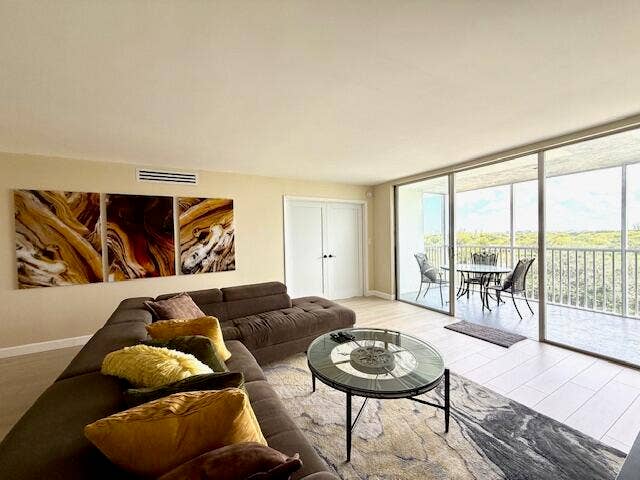 Palm Aire- Living room 9