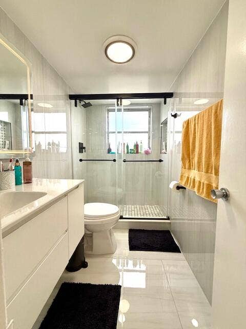 Palm Aire- Guest Bathroom 4