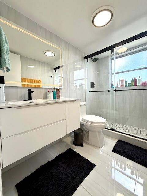 Palm Aire- Guest Bathroom 3