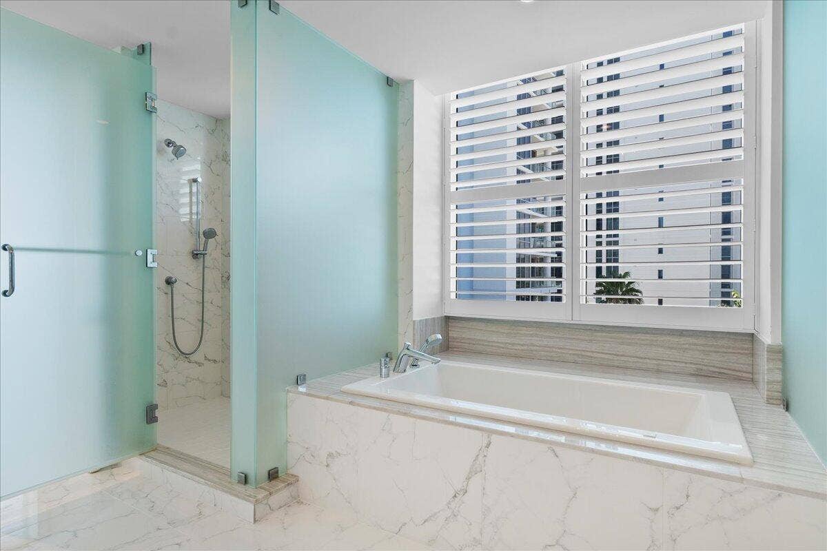 1 Water Club Way, #604, North Palm Beach, FL 33408 Primary Bathroom