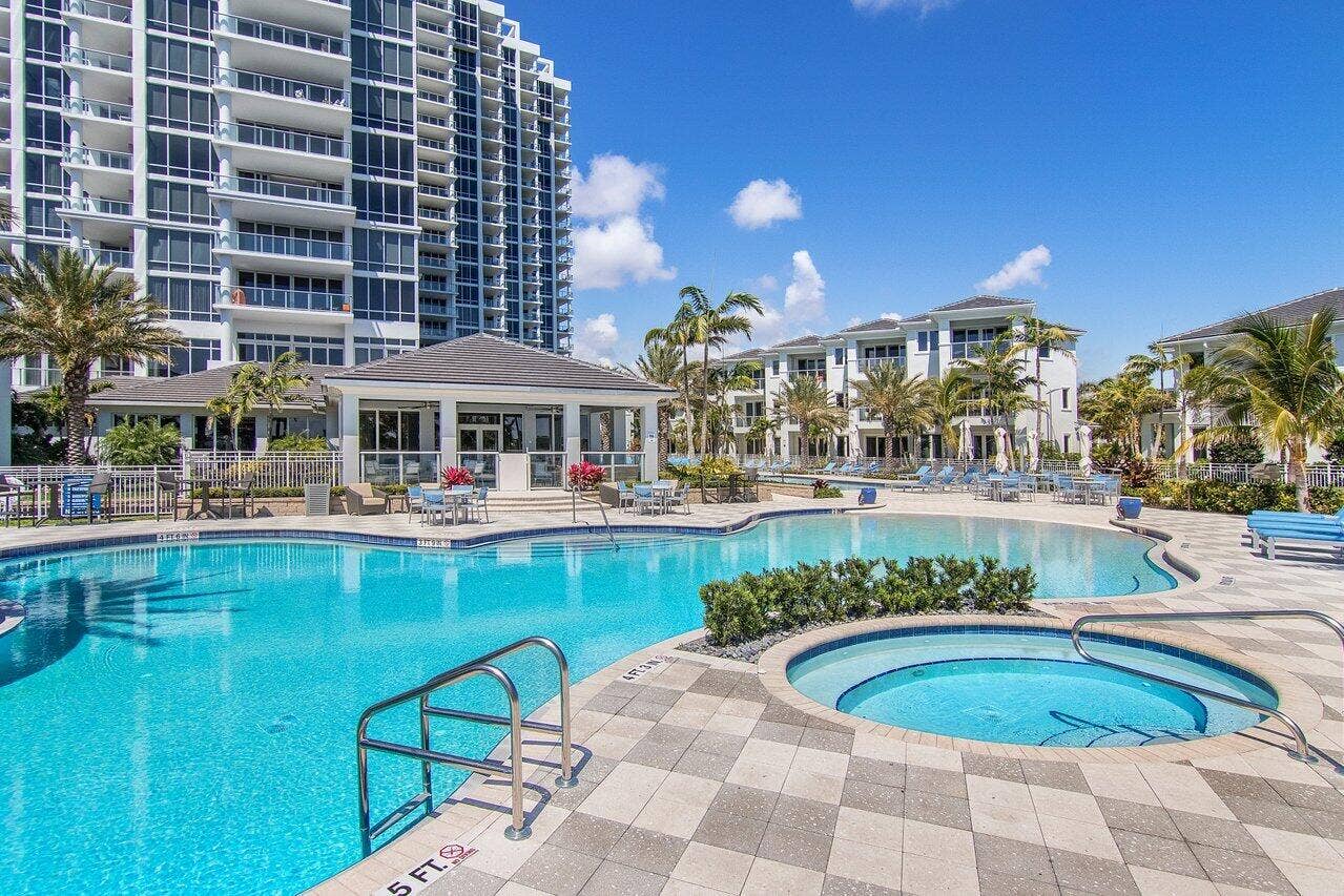 1 Water Club Way, #604, North Palm Beach, FL 33408 Resort pool/spa