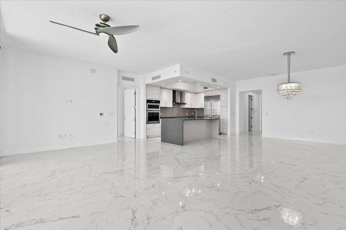 1 Water Club Way, #604, North Palm Beach, FL 33408 Living Room/Kitchen