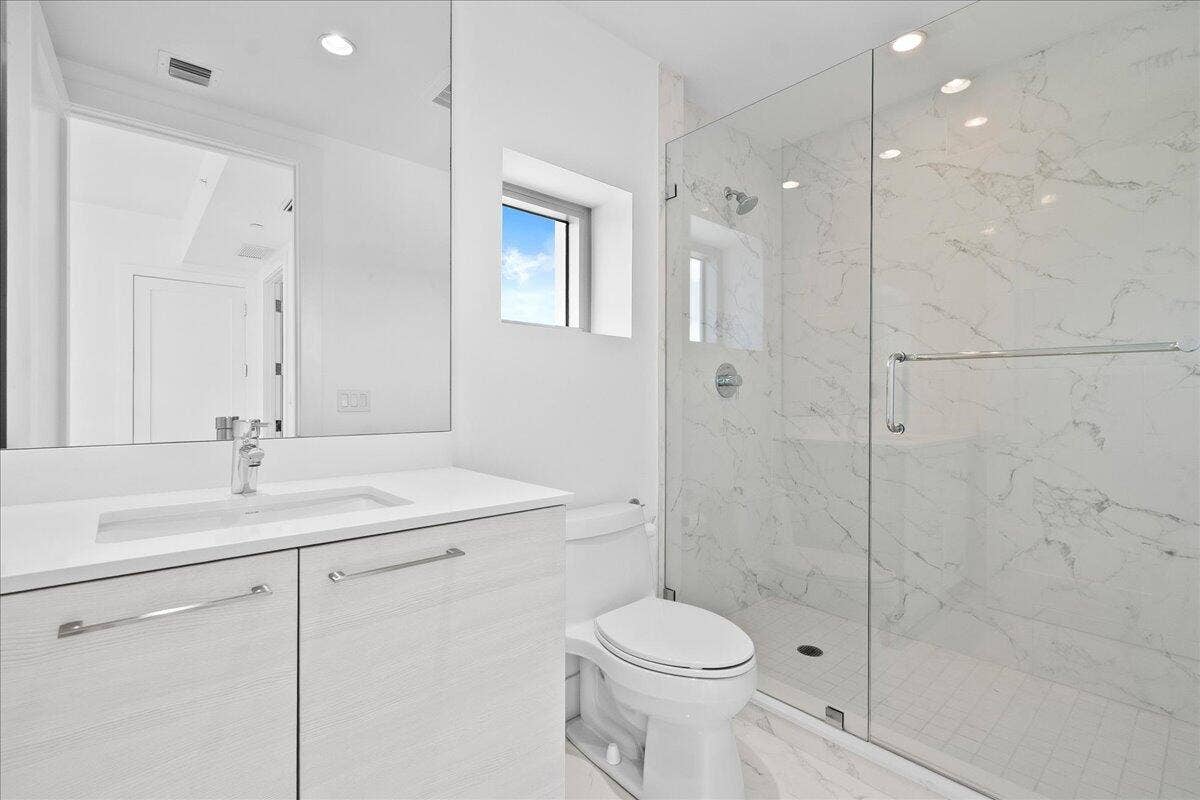 1 Water Club Way, #604, North Palm Beach, FL 33408 Third Bathroom