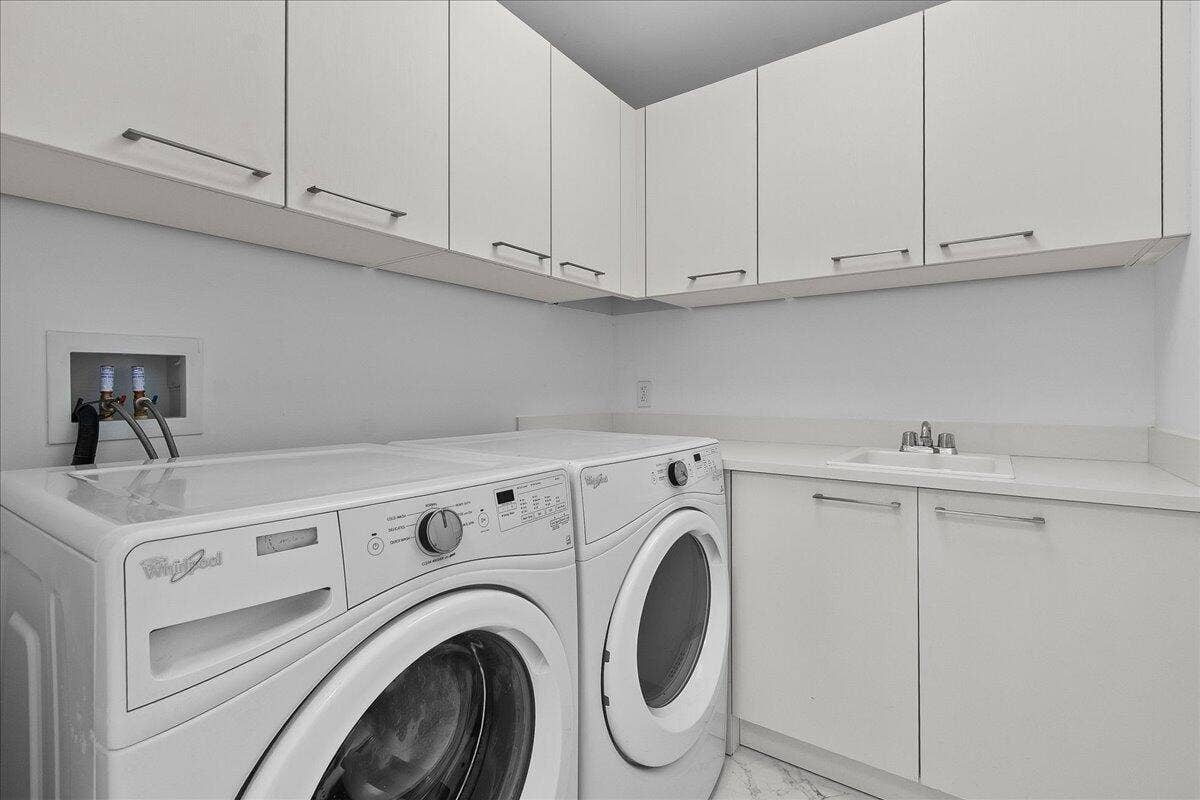 1 Water Club Way, #604, North Palm Beach, FL 33408 Laundry Room