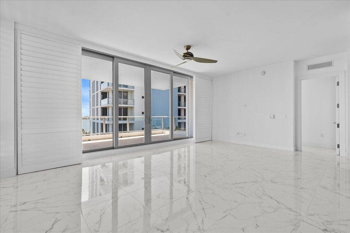 1 Water Club Way, #604, North Palm Beach, FL 33408 Living Room