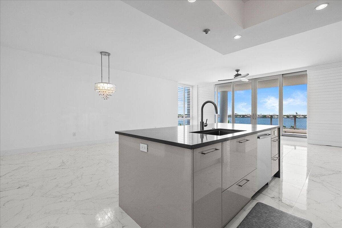 1 Water Club Way, #604, North Palm Beach, FL 33408 Kitchen Views