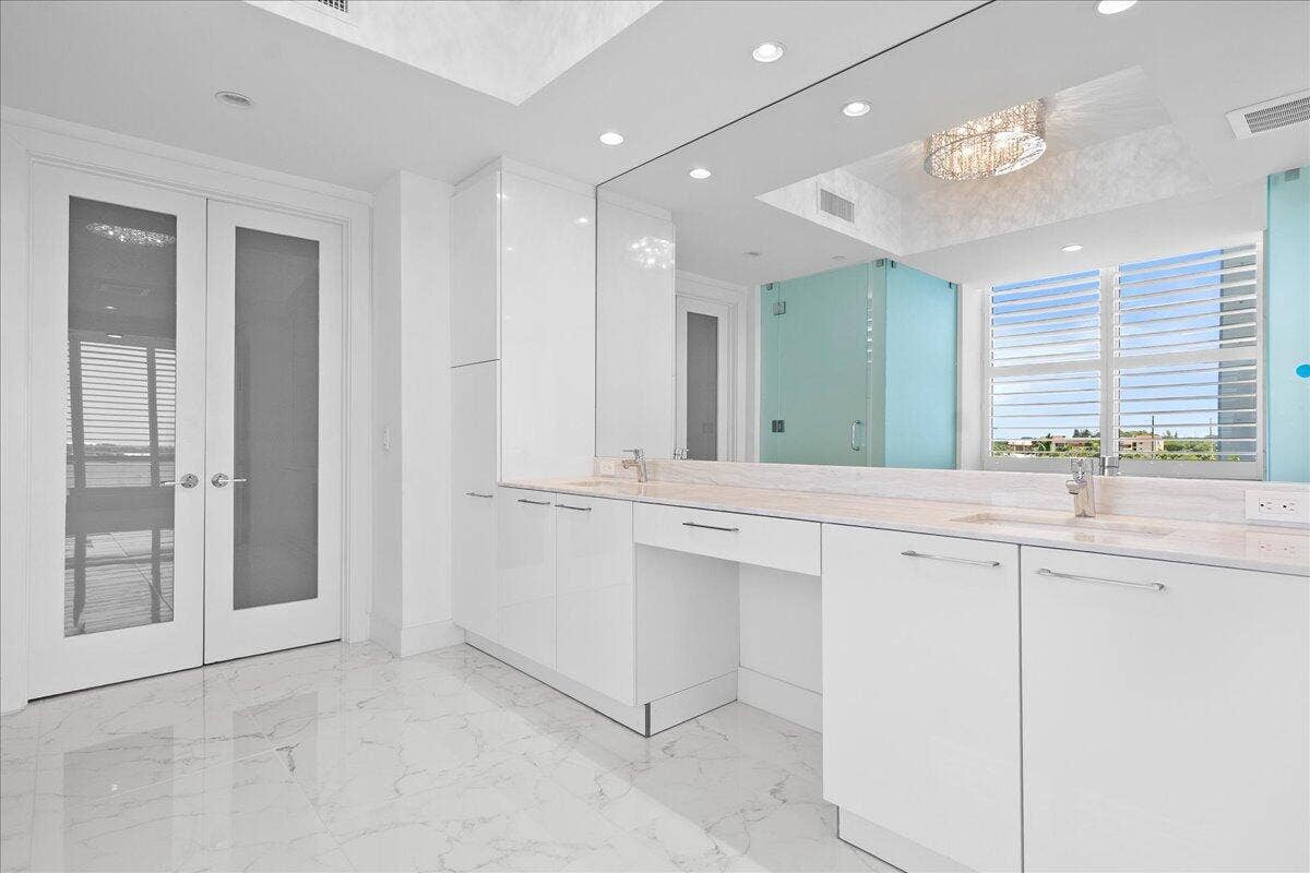 1 Water Club Way, #604, North Palm Beach, FL 33408 Primary Bathroom