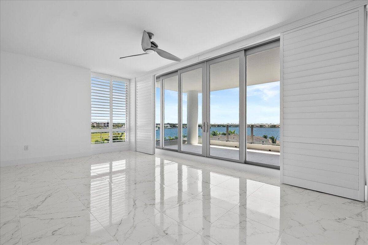 1 Water Club Way, #604, North Palm Beach, FL 33408 Living Room Views