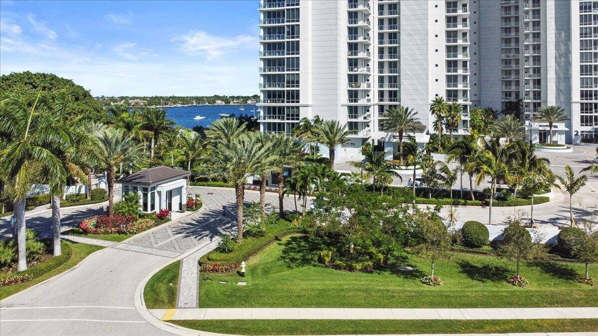 1 Water Club Way, #604, North Palm Beach, FL 33408 Entrance