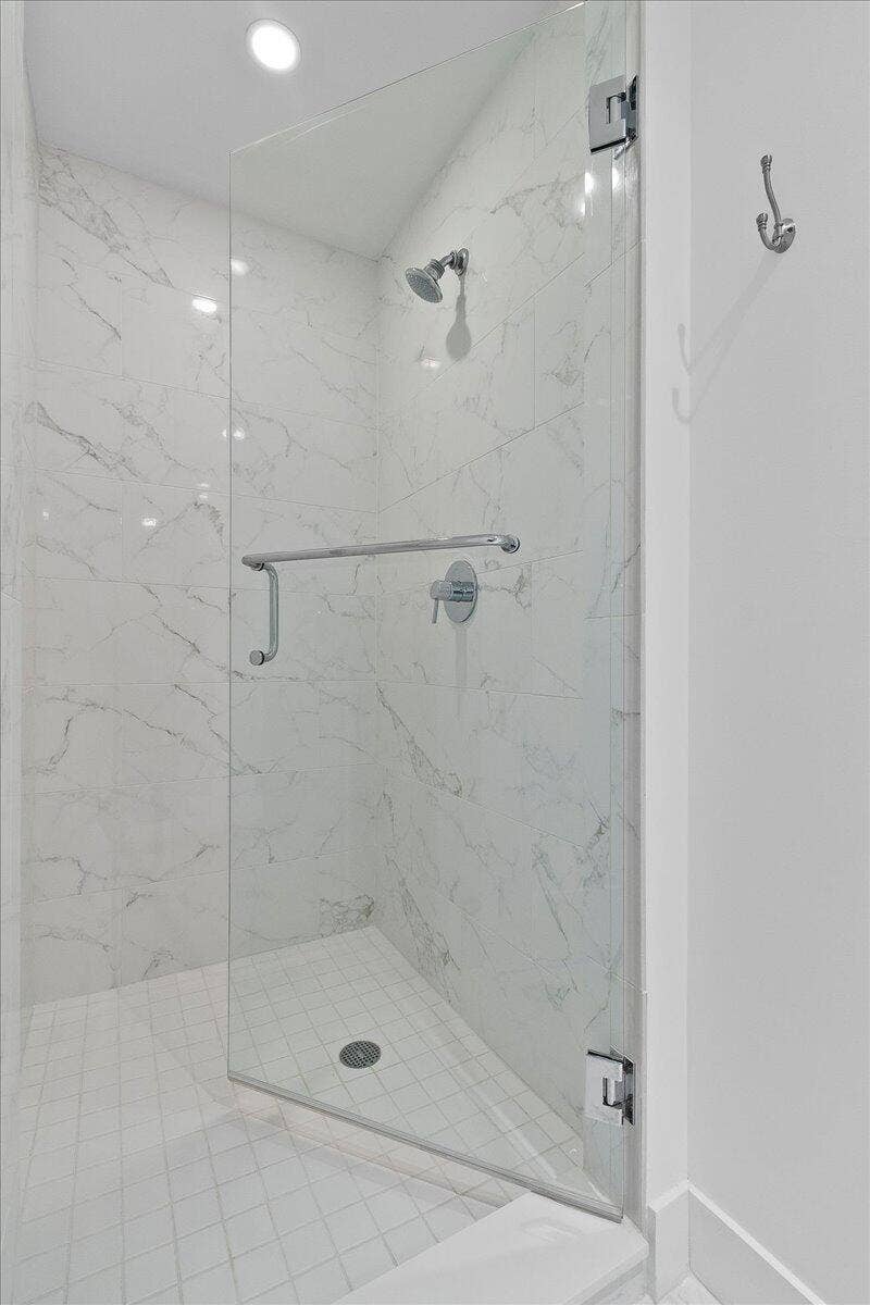 1 Water Club Way, #604, North Palm Beach, FL 33408 Den Shower