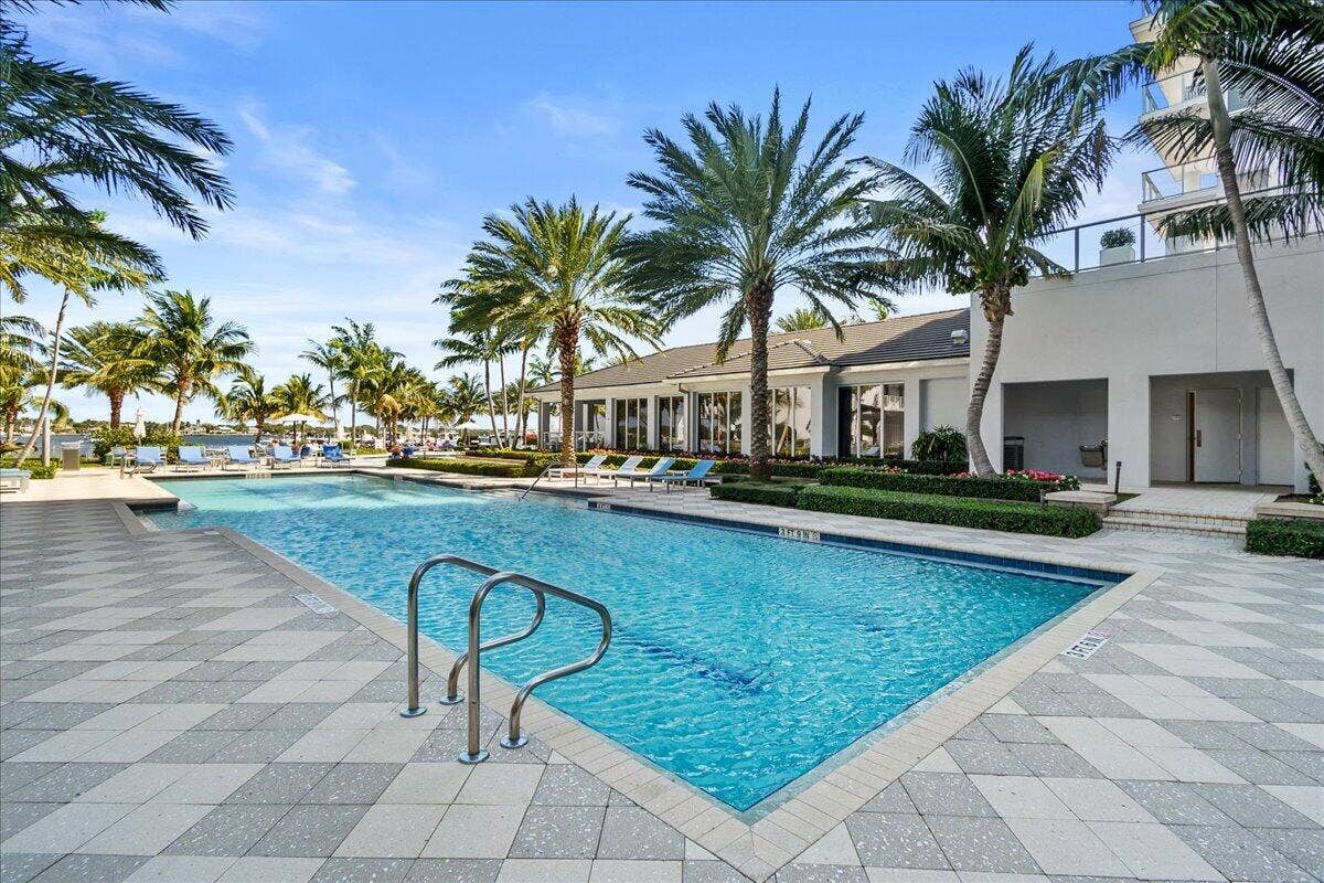 1 Water Club Way, #604, North Palm Beach, FL 33408 Lap pool