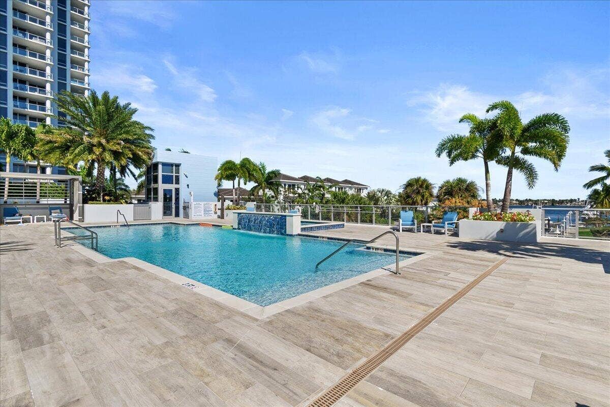 1 Water Club Way, #604, North Palm Beach, FL 33408 Tower 3 pool