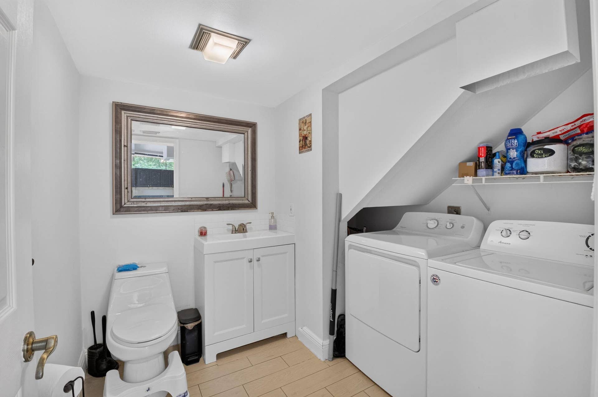 22976 Oxford Place, #C, Boca Raton, FL 33433 Half Bath & Laundry