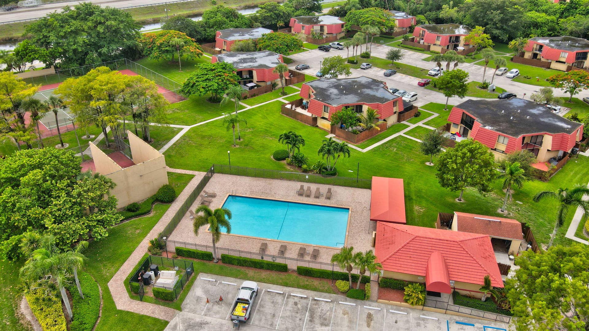 22976 Oxford Place, #C, Boca Raton, FL 33433 Tennis courts, racquetball, and pool