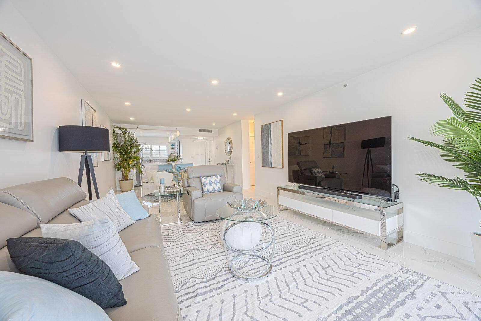 3224 S Ocean #612B (Living Rm6)