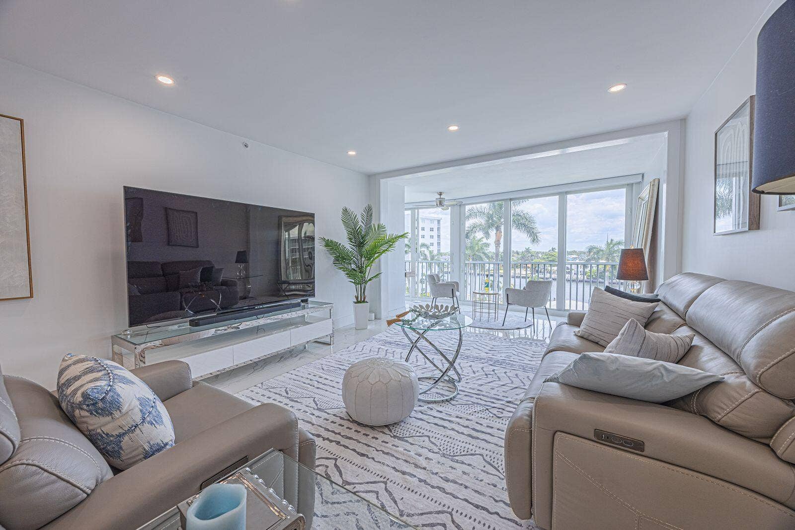 3224 S Ocean #612B (Living Rm2)