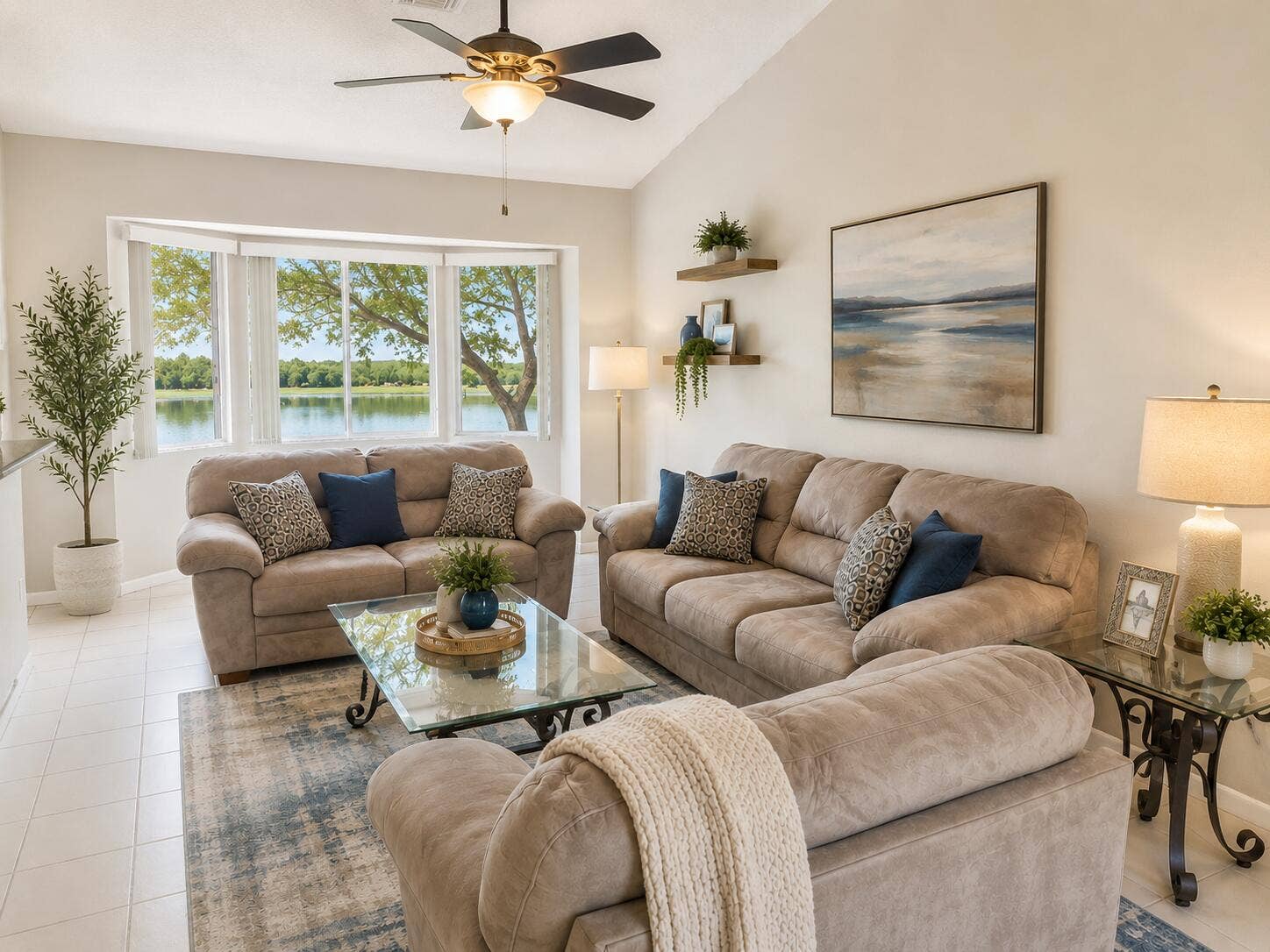 9202 livingroom and lake