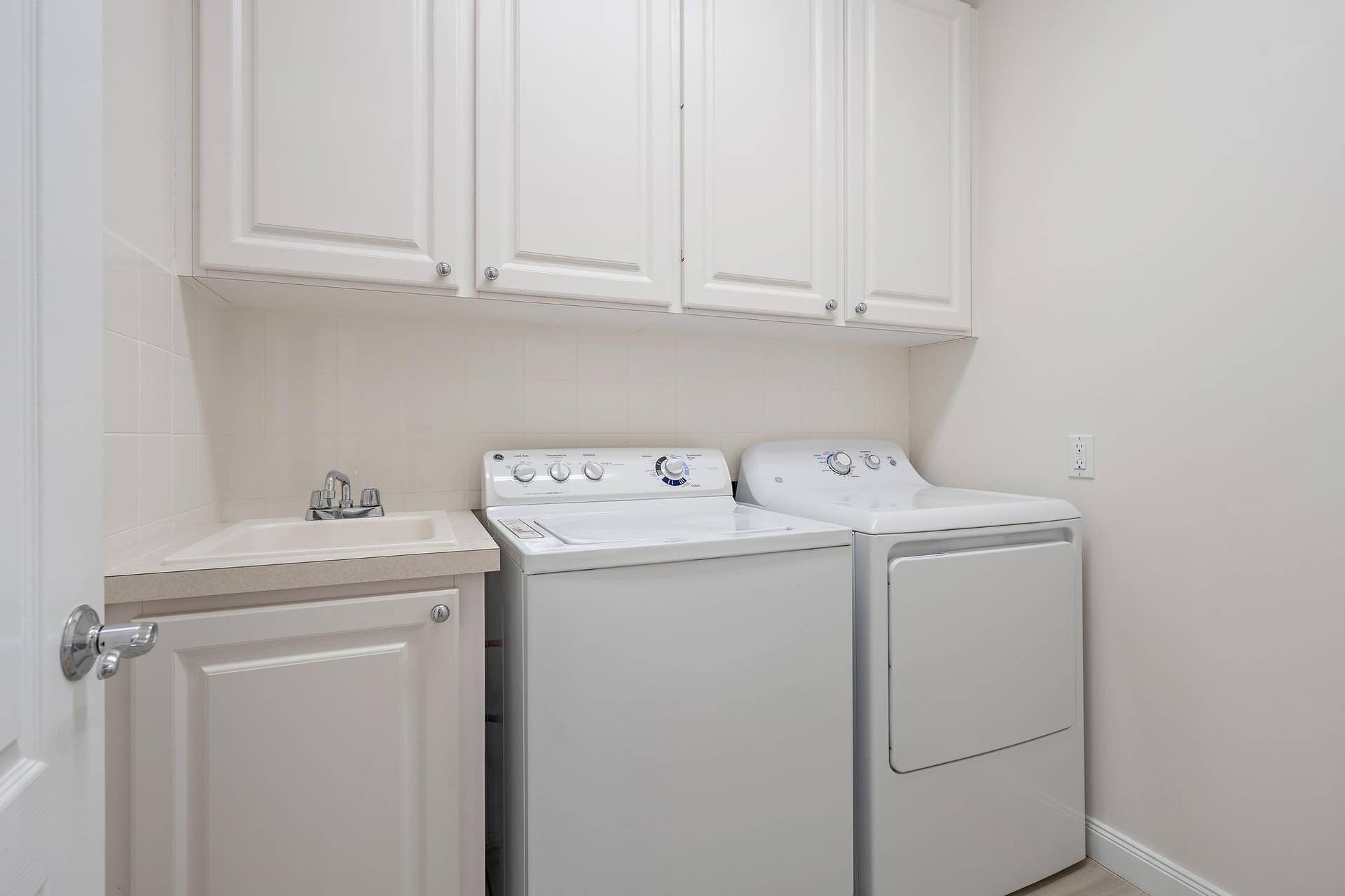 1856 Jeaga Drive, Jupiter, FL 33458 Laundry