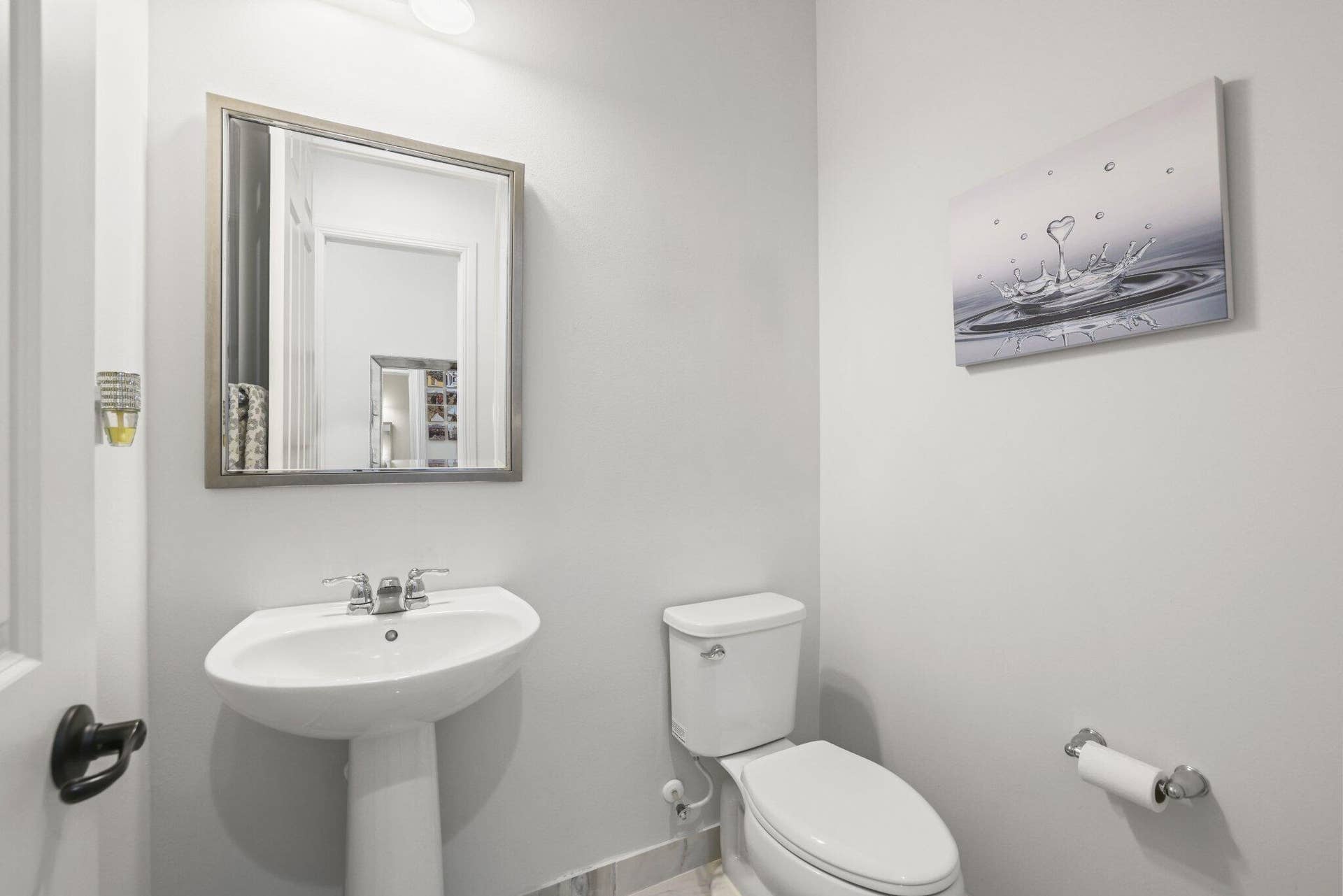 9031 Leon Circle W, Parkland, FL 33076 Half Bathroom