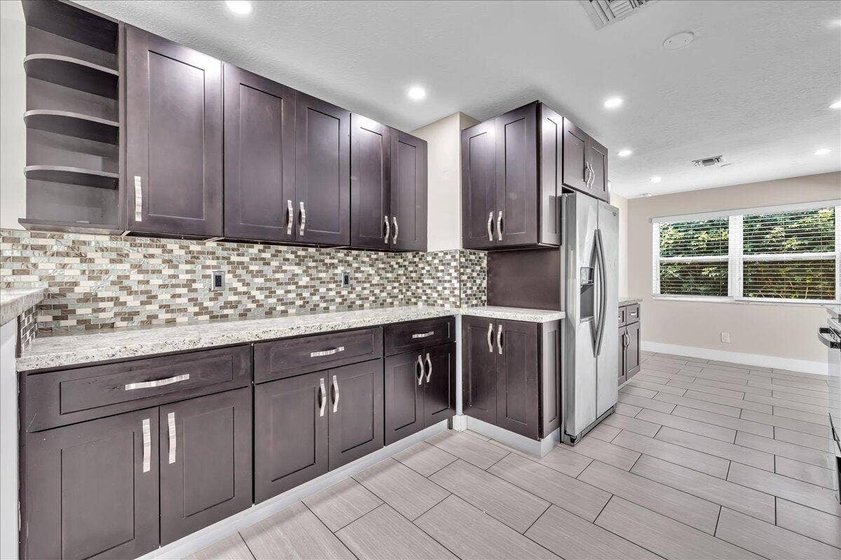 611 N Highland Drive, Hollywood, FL 33021 12-306A6359