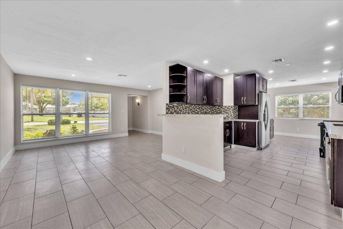 611 N Highland Drive, Hollywood, FL 33021 11-306A6354