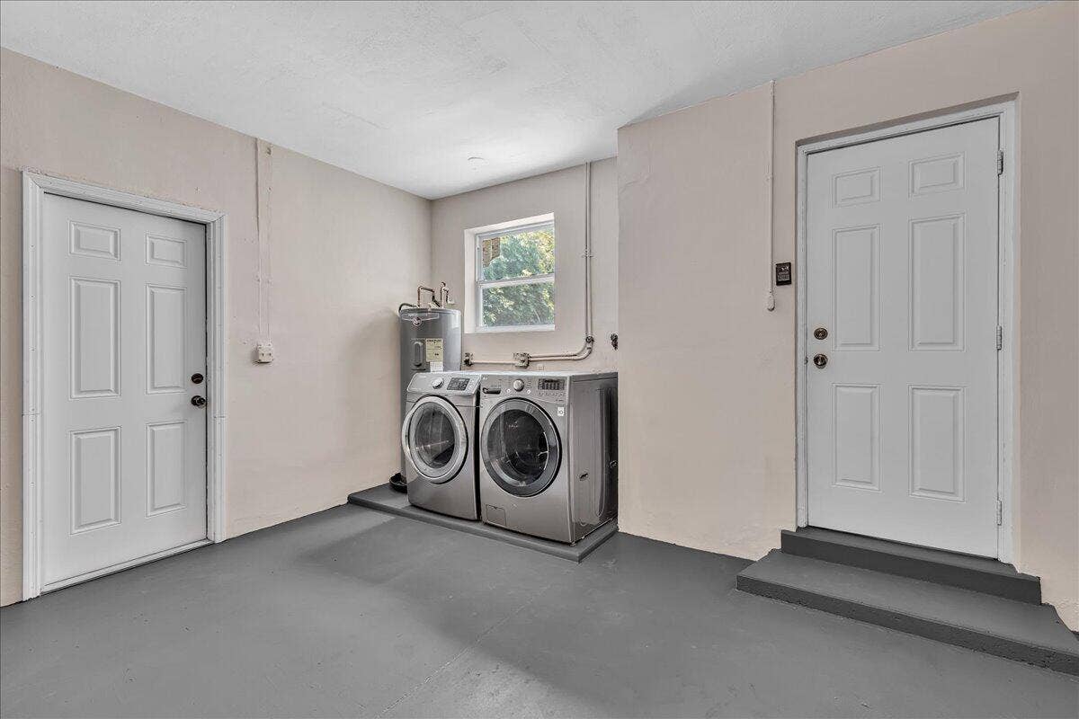 611 N Highland Drive, Hollywood, FL 33021 22-306A6409