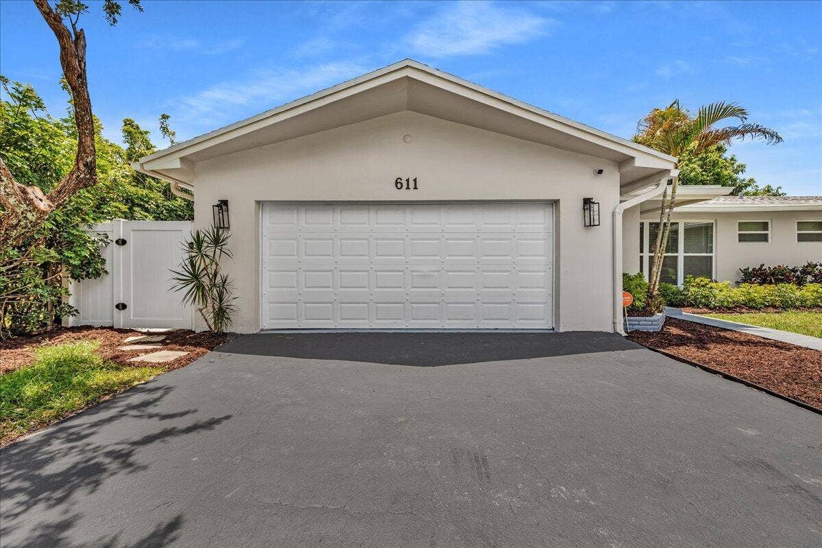 611 N Highland Drive, Hollywood, FL 33021 04-306A6319