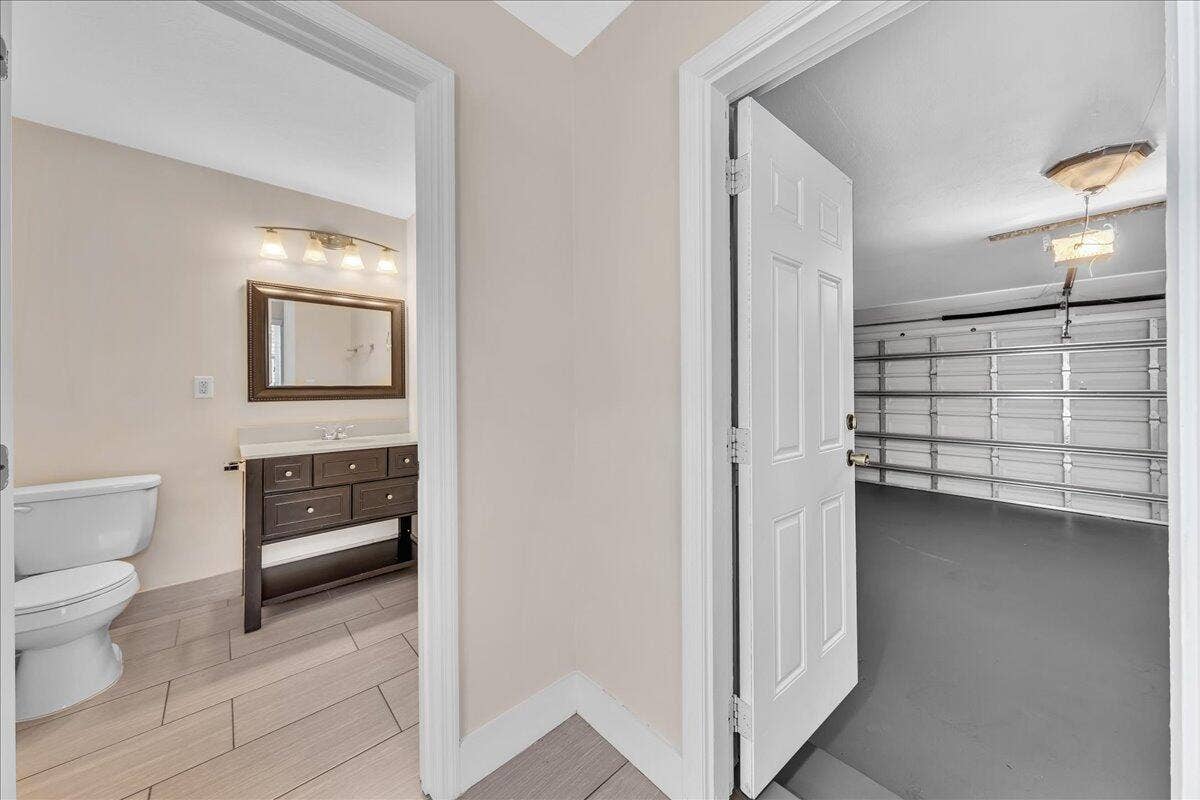 611 N Highland Drive, Hollywood, FL 33021 19-306A6394