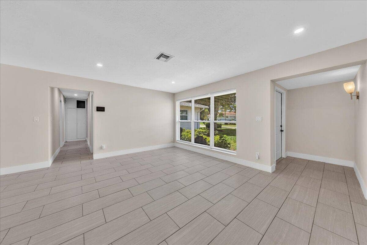 611 N Highland Drive, Hollywood, FL 33021 07-306A6334