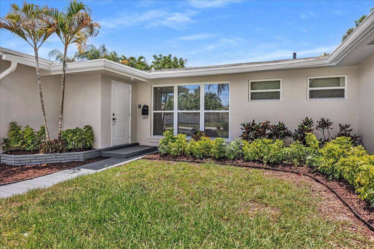 611 N Highland Drive, Hollywood, FL 33021 05-306A6324