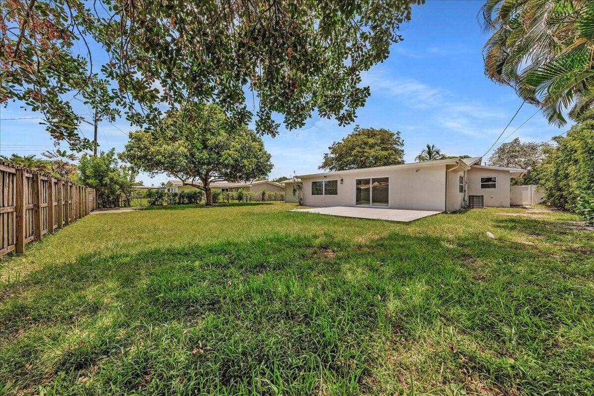 611 N Highland Drive, Hollywood, FL 33021 45-306A6524