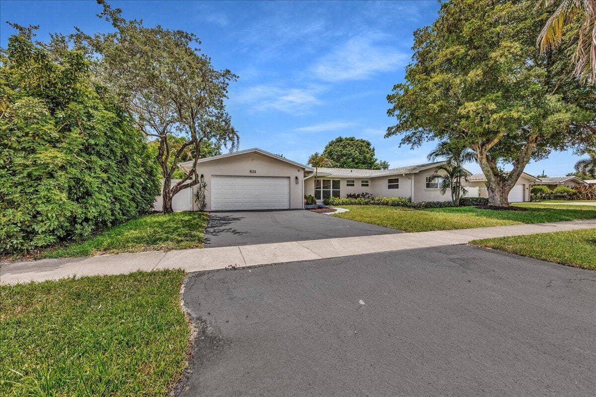 611 N Highland Drive, Hollywood, FL 33021 03-306A6314