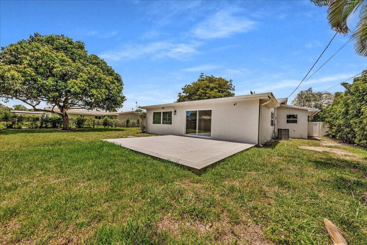 611 N Highland Drive, Hollywood, FL 33021 46-306A6529