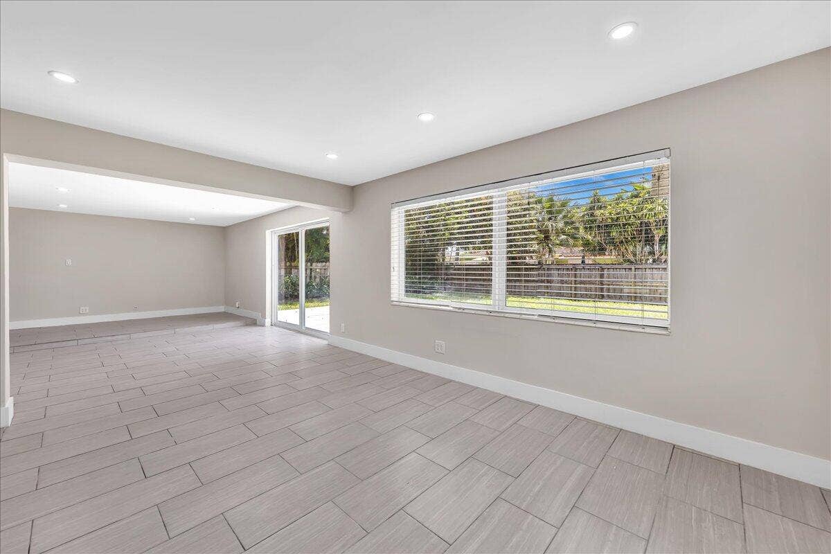 611 N Highland Drive, Hollywood, FL 33021 29-306A6444