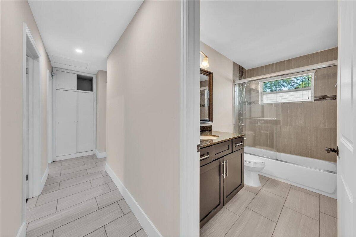 611 N Highland Drive, Hollywood, FL 33021 31-306A6454