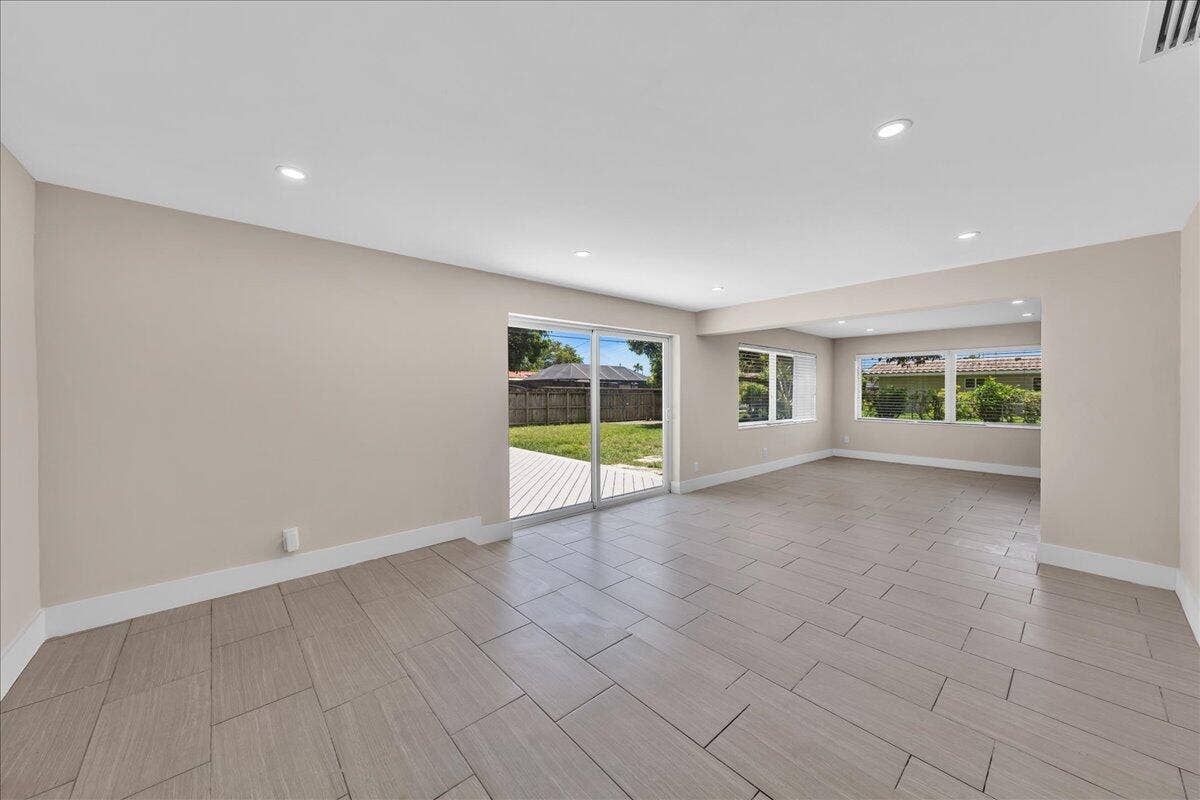 611 N Highland Drive, Hollywood, FL 33021 23-306A6414