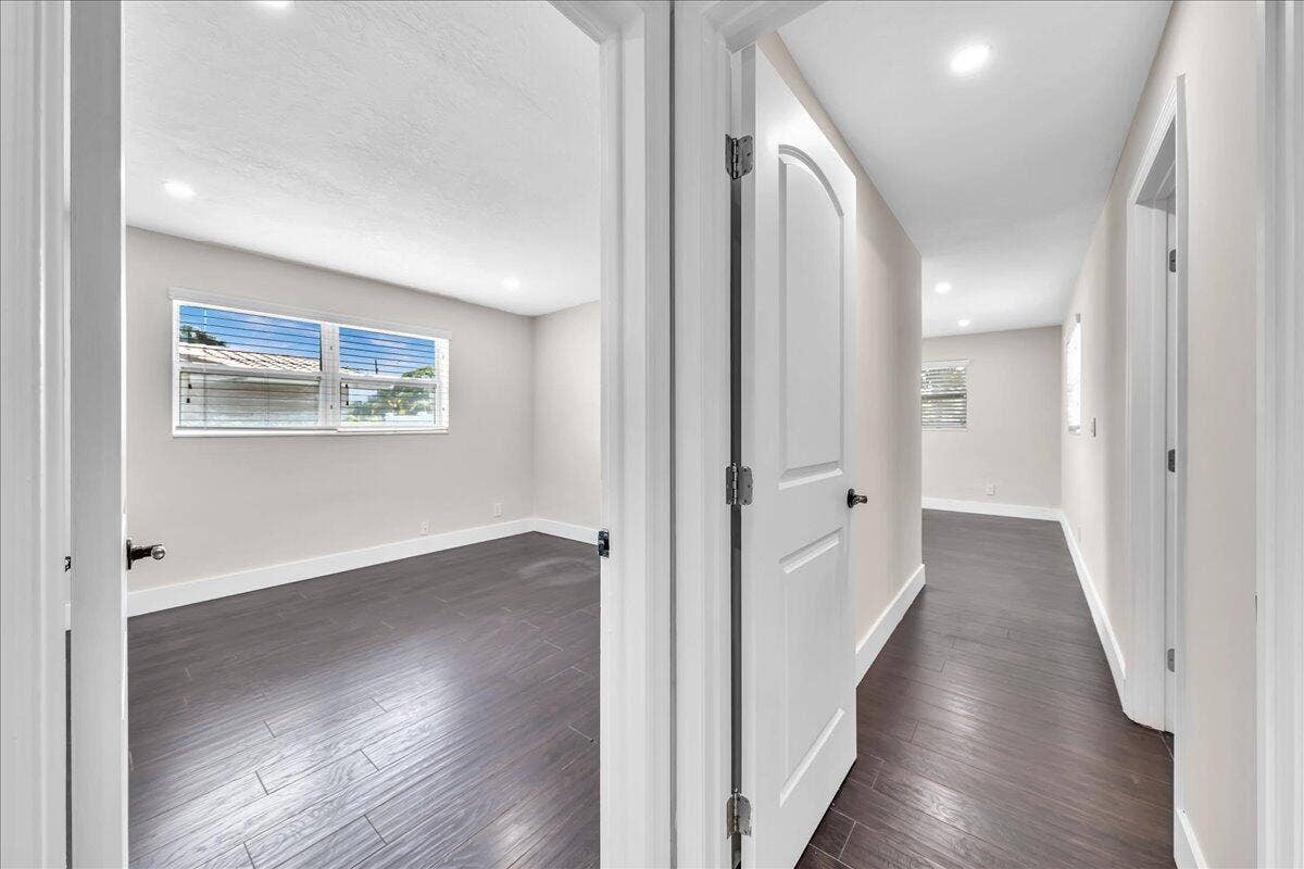 611 N Highland Drive, Hollywood, FL 33021 36-306A6479