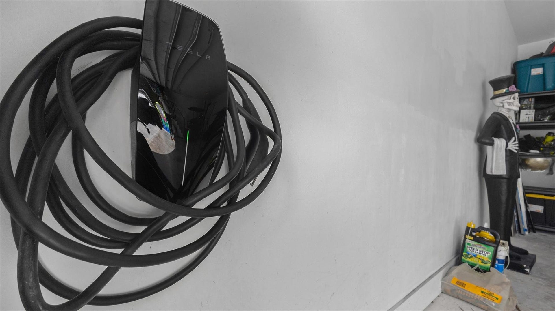 823 Ponce De Leon Drive, Fort Lauderdale, FL 33316 EV Charger