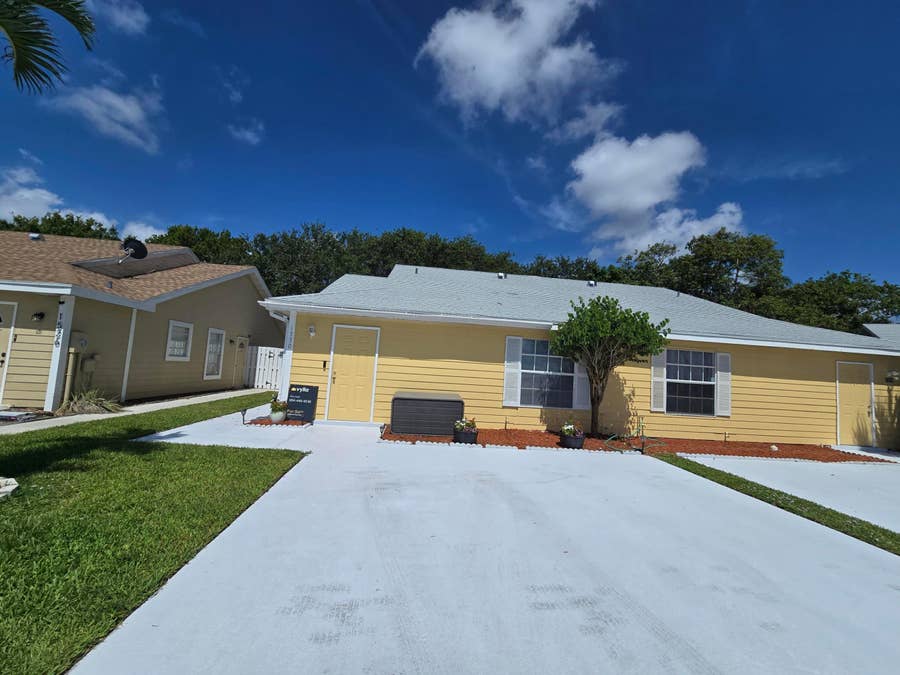 Property photo for 1530 Royal Forest Court, West Palm Beach, FL