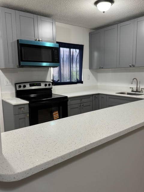 322 SW 2nd Street, #3, Pompano Beach, FL 33060 Quartz counter counter