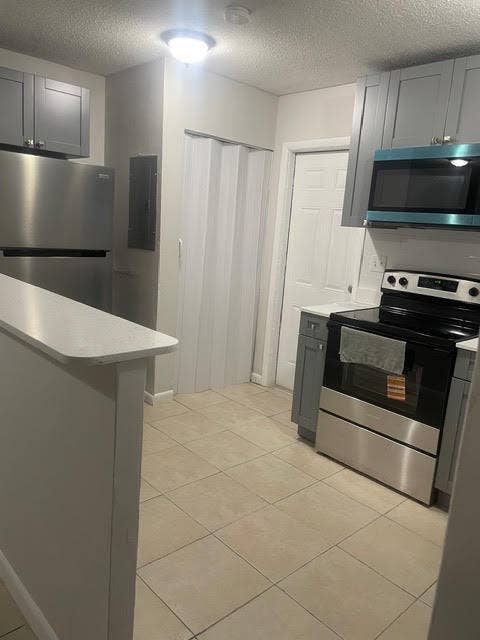 322 SW 2nd Street, #3, Pompano Beach, FL 33060 Stainless steel appliaces