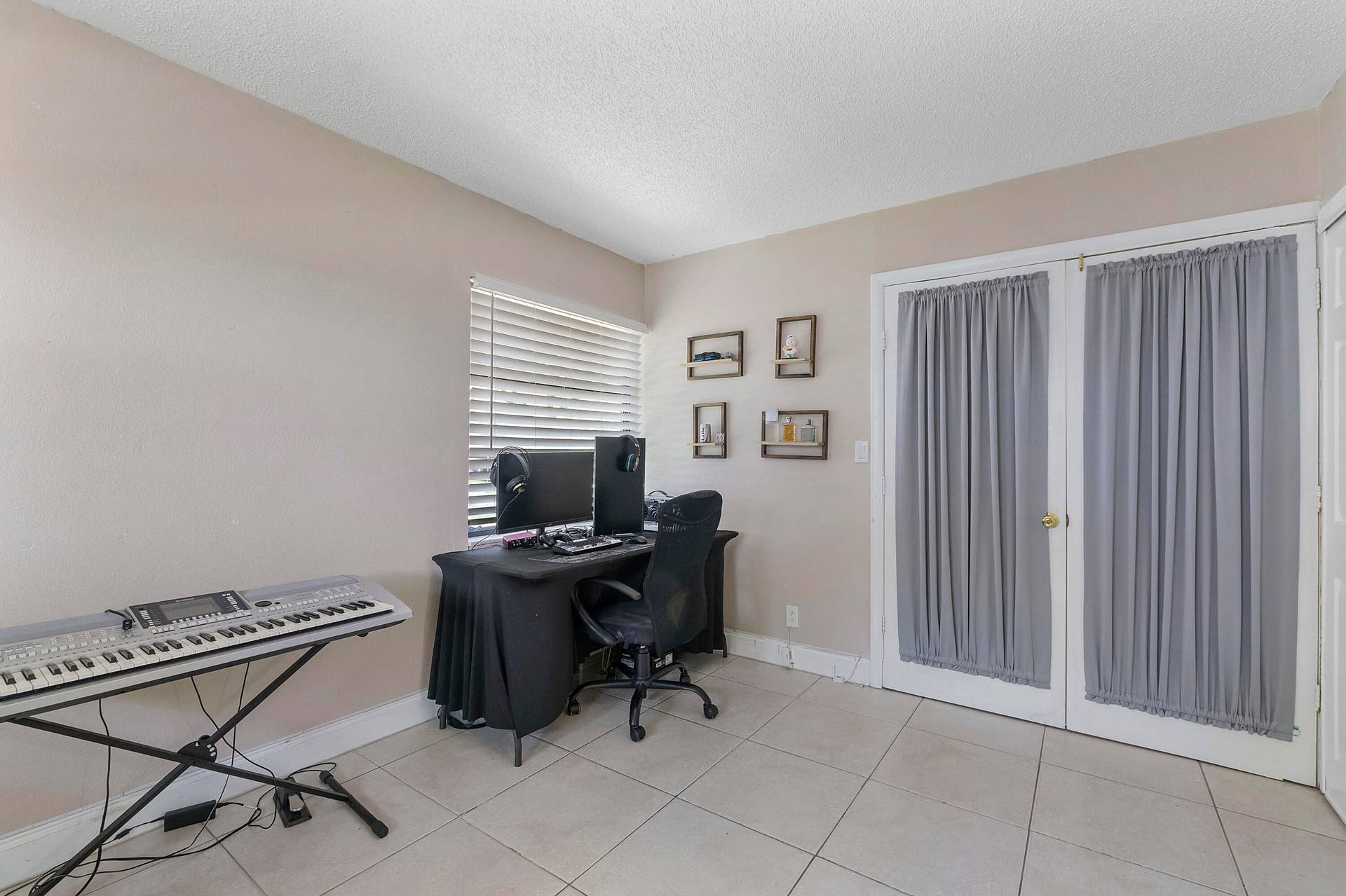 4149 Palm Forest Dr S_024